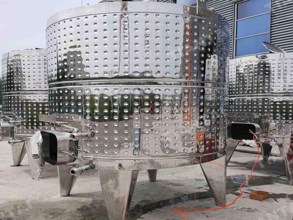 <b>Tiantai Wine fermentation tanks</b>